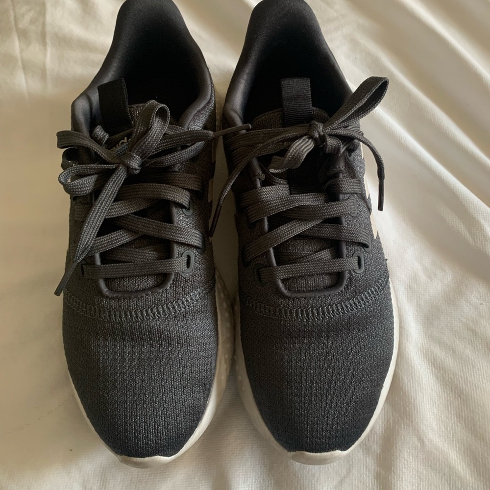 Adidas Cloud Foam women’s shoes. Gently worn.